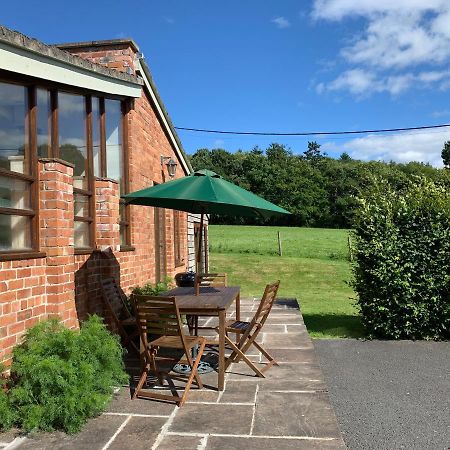Villa The Old Bull Pen Abergavenny Exterior foto