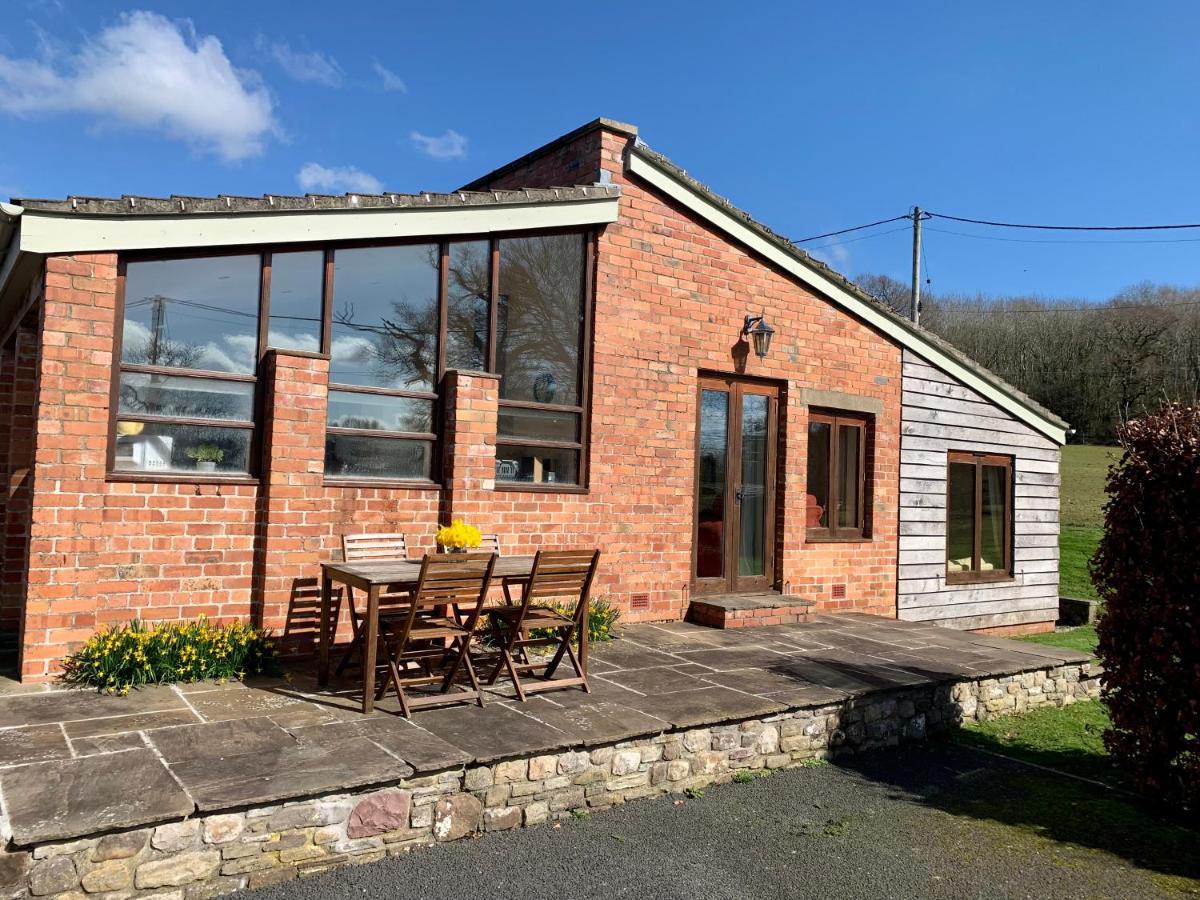 Villa The Old Bull Pen Abergavenny Exterior foto